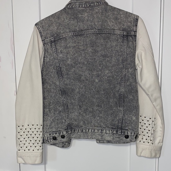 Cute Jean jacket with studs on arms grey white tones - Picture 5 of 5